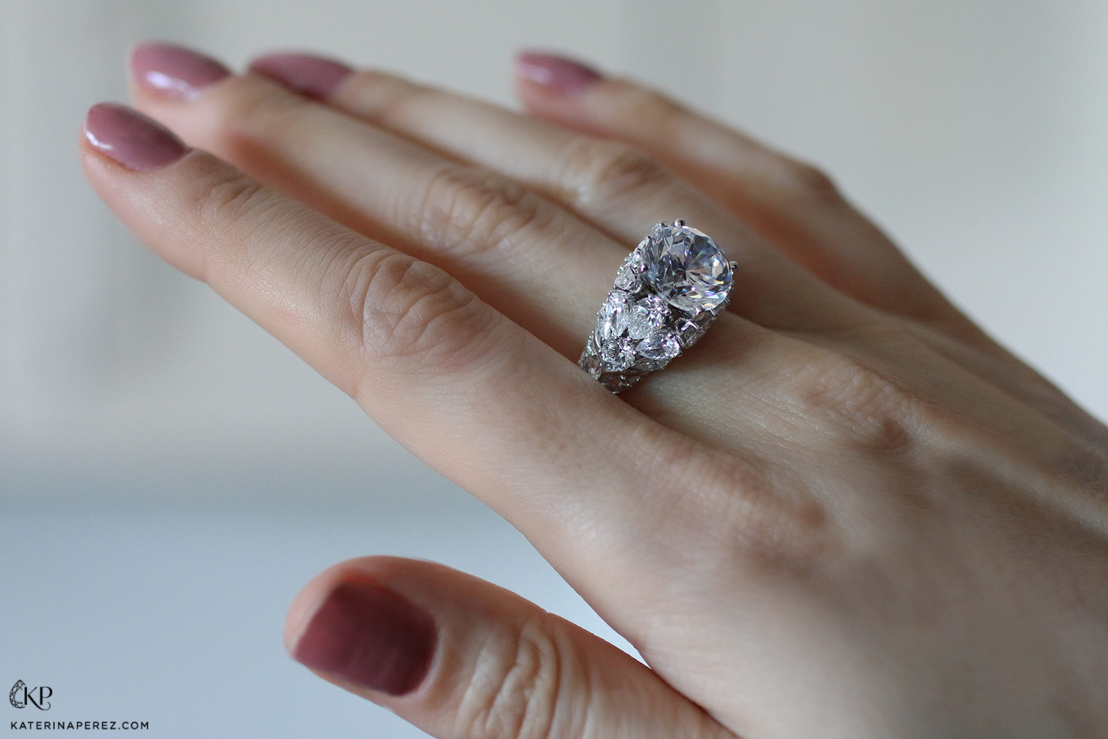 Harakh ring with diamonds in white gold