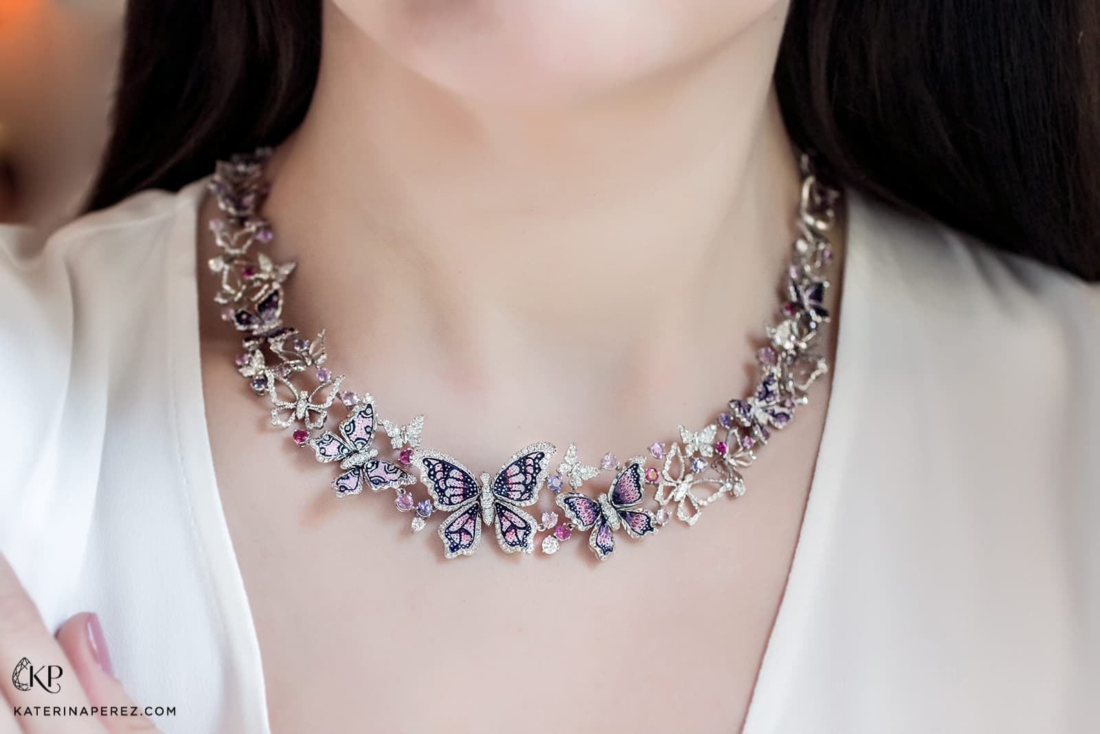 SICIS necklace with micromosaic, diamonds and fancy coloured sapphires in white gold 