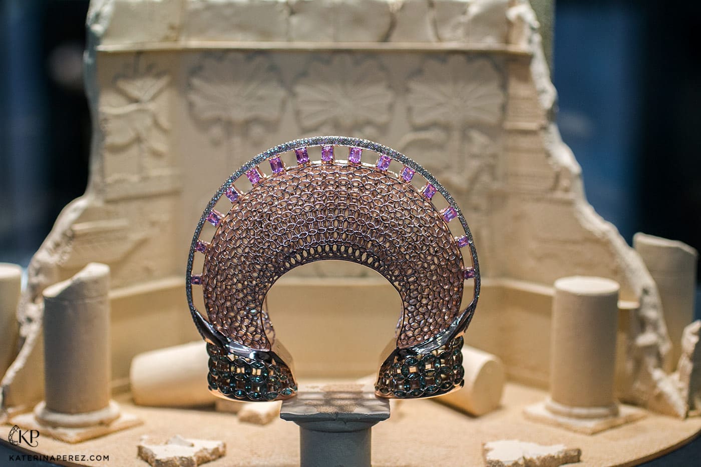 Ena Iro cuff bracelet in rose gold, pink sapphires and diamonds