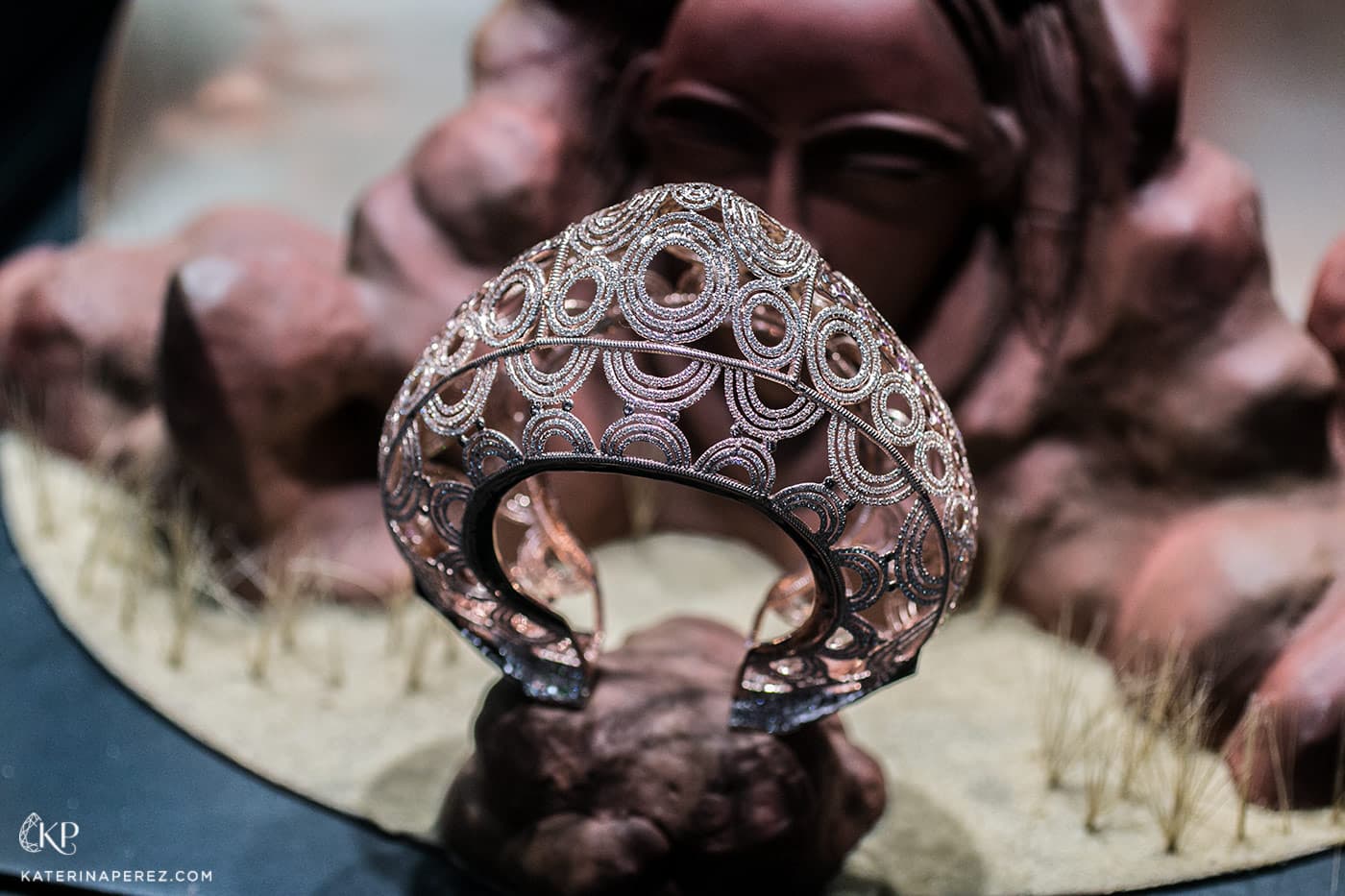 Ena Iro cuff bracelet in rose gold and diamonds