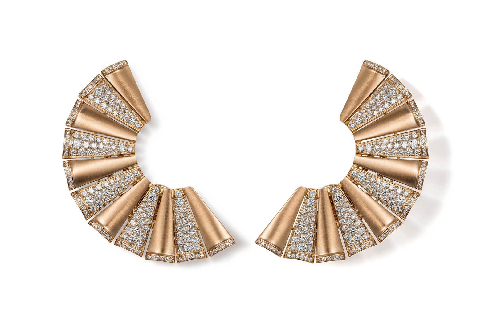  Maison Tabbah 'B-Glam' earrings with diamonds in gold