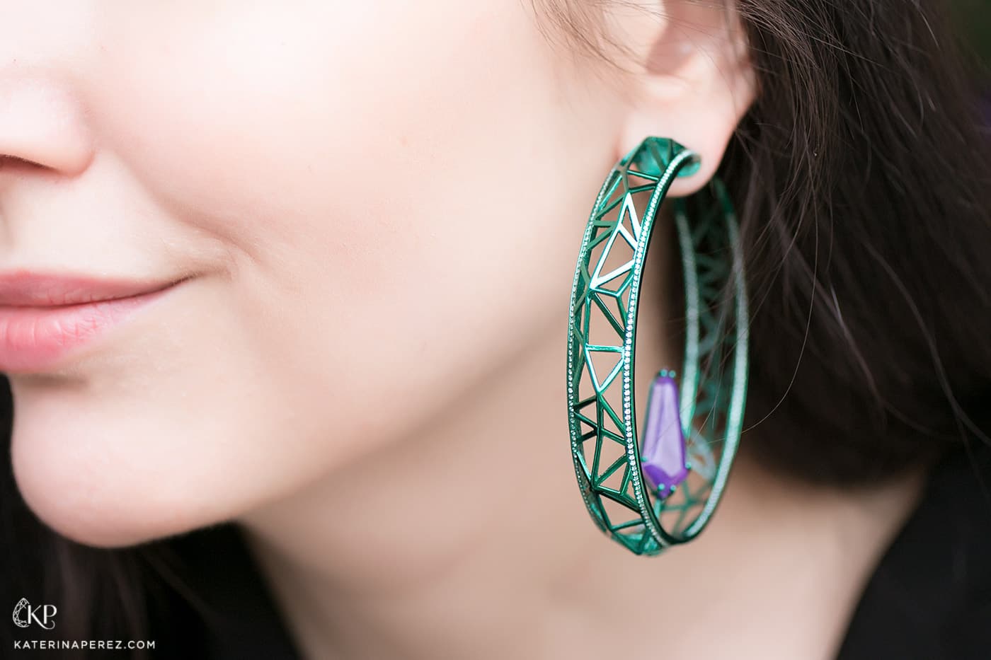 VMAR 'Mariana' hoop earrings with kite shaped amethyst and diamonds in titanium