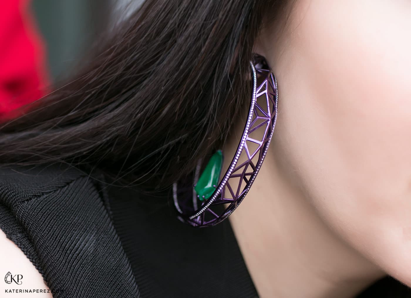  VMAR  'Mariana' hoop earrings with kite shaped emerald and diamonds in titanium