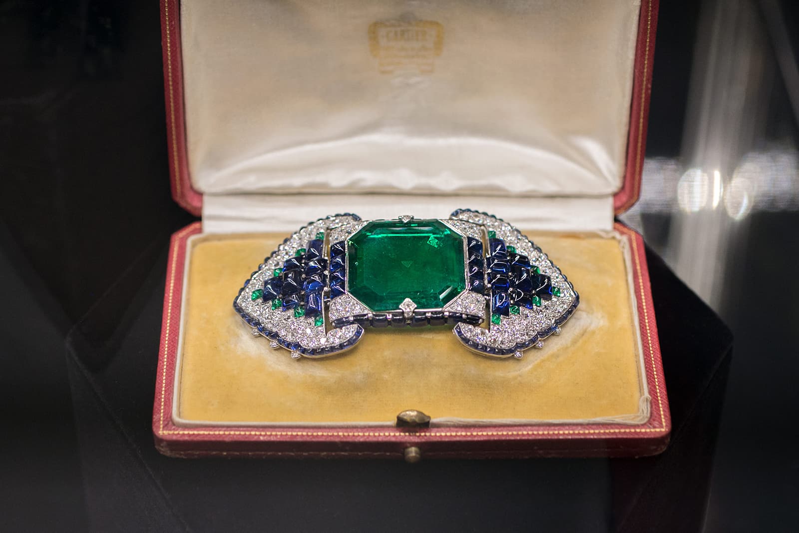  Christie’s ‘Maharajas & Mughal Magnificence’ Cartier belt buckle with emerald, sapphire and diamonds