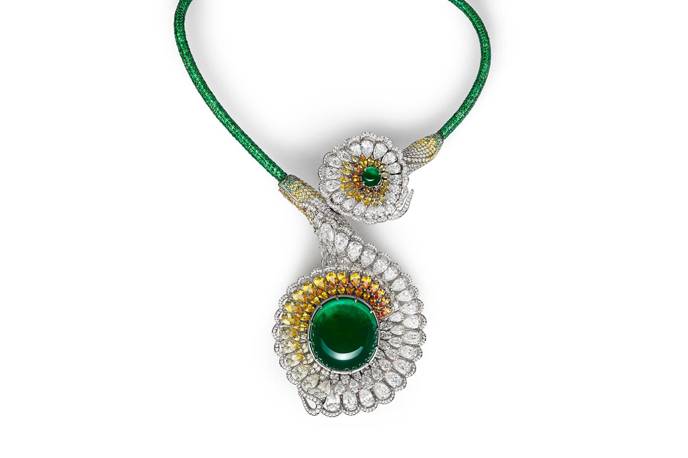 Колье 'Divine Necklace' Chopard из коллекции Red Carpet 2019 с изумрудом 111ct, сапфирами, цаворитами, желтыми и бесцветными бриллиантами