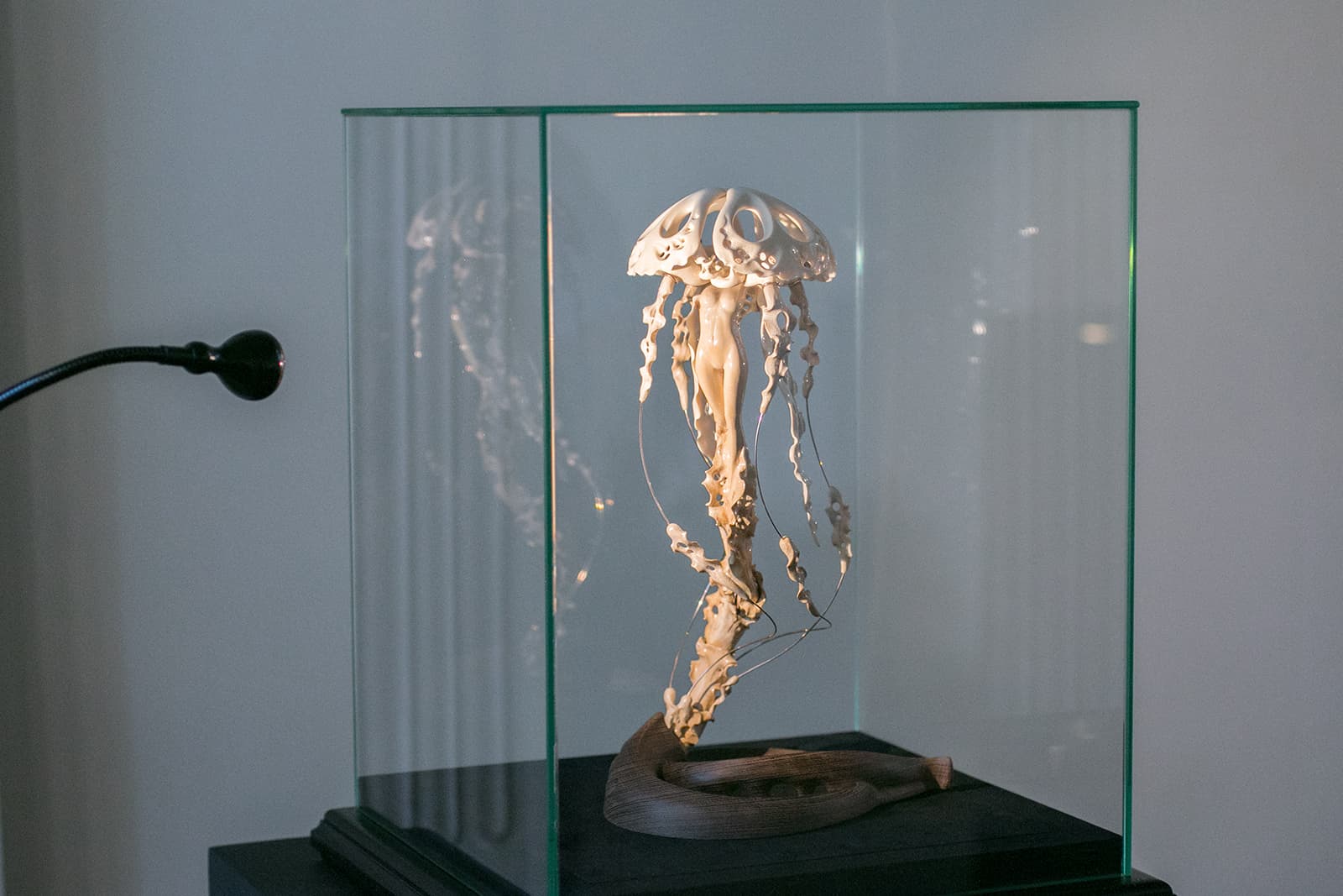 Арт-объект "Медуза" NotIvory из бивня мамонта