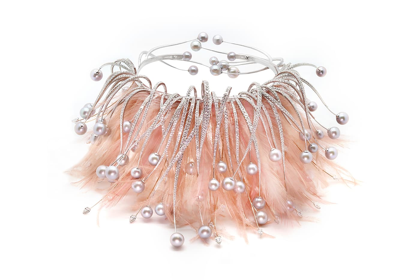 Winner: Mike Joseph collar with feathers, pearls and diamonds in white gold 