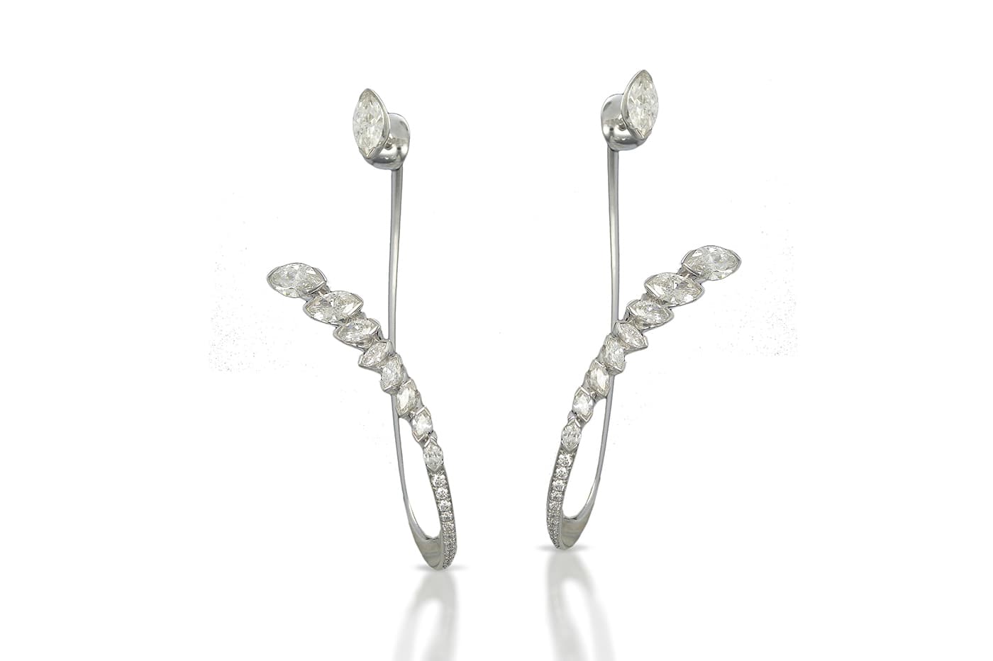 Winner: Baenteli earrings with diamonds in white gold