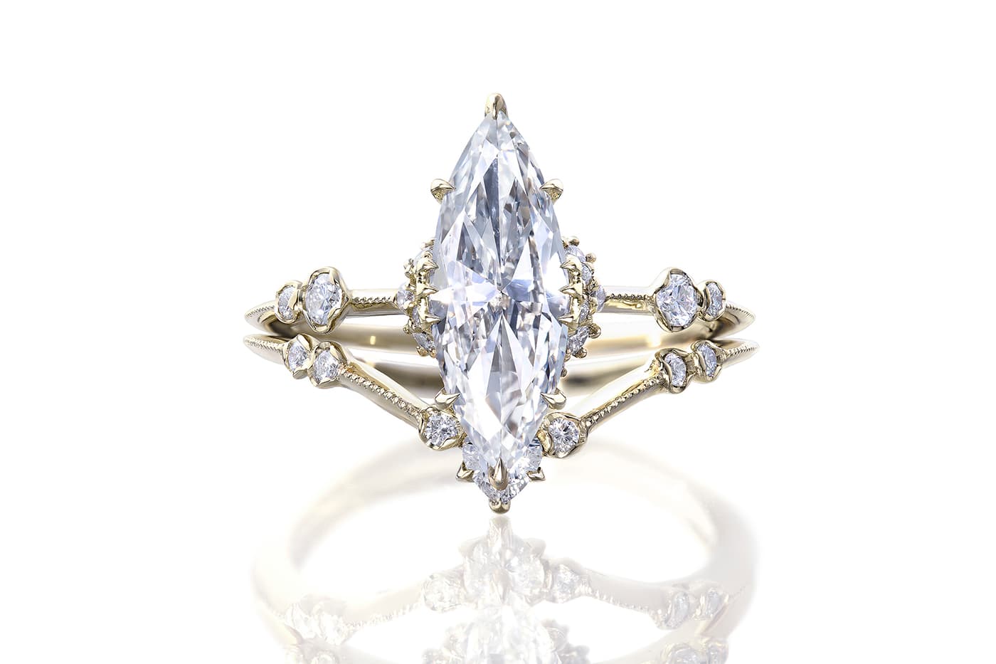  Winner: Katoaka ring with marquise diamond in yellow gold