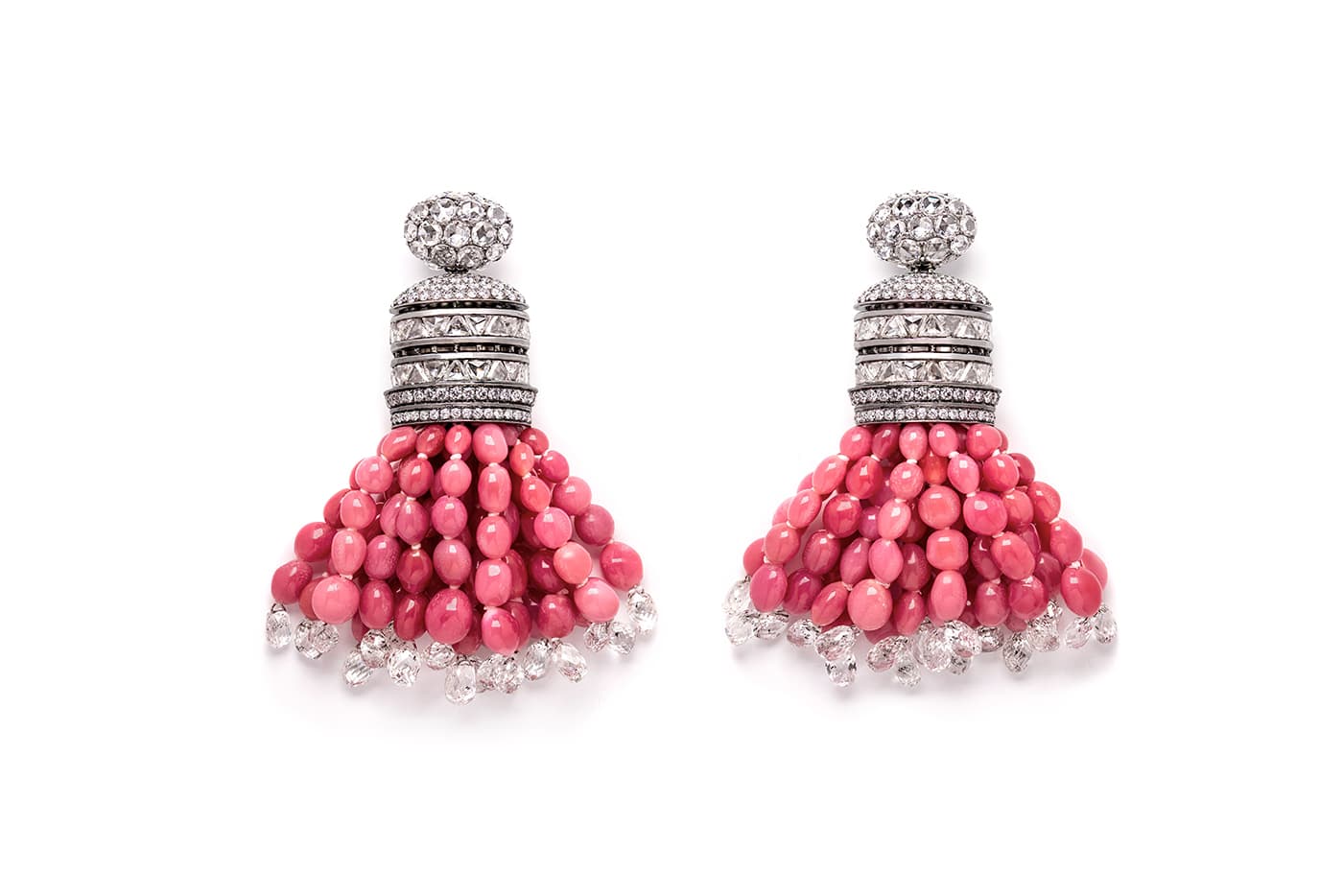  Winner: Karen Suen earrings with conch pearls and diamonds in white gold