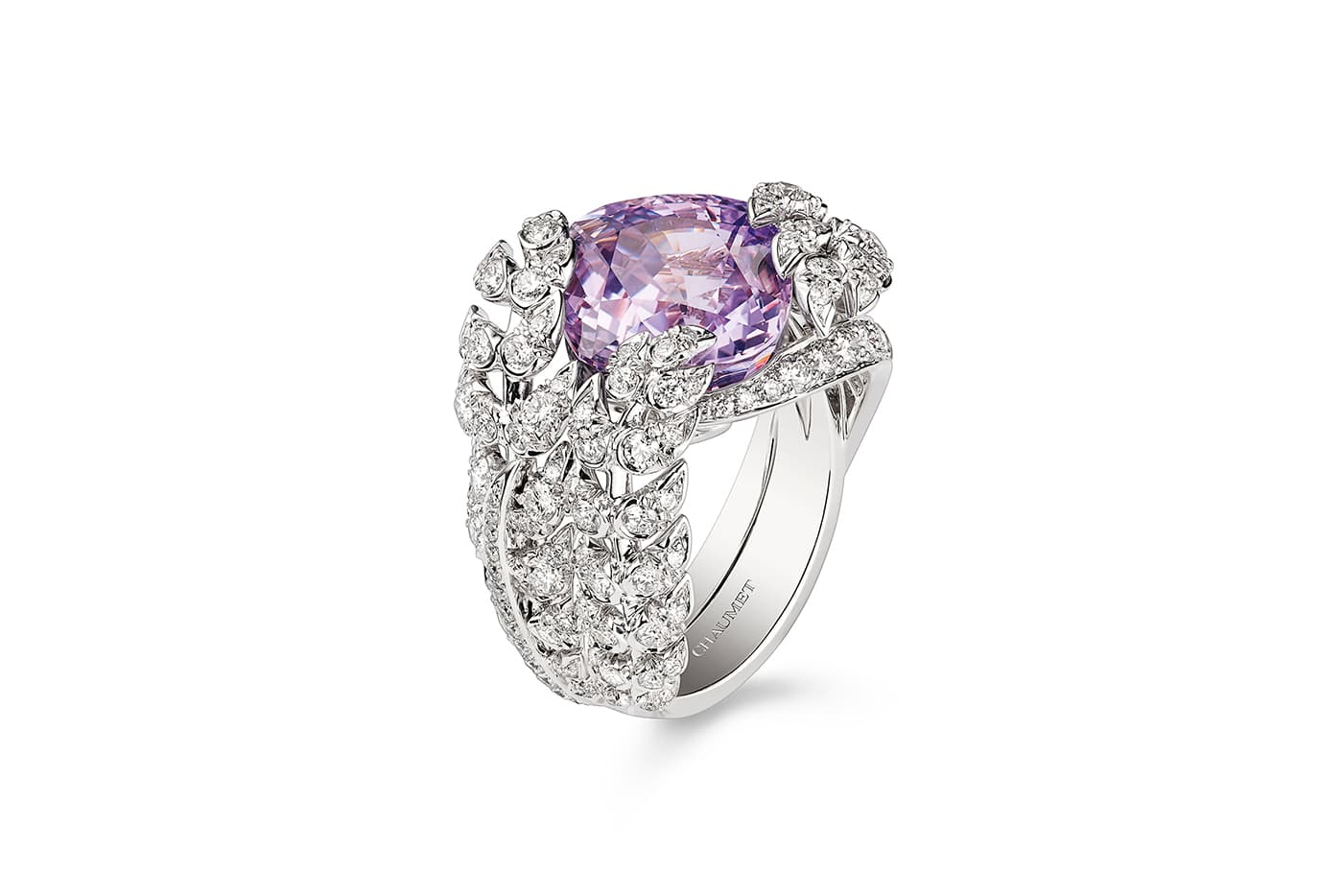  Chaumet 'Bee My Love' ring with violet sapphire and diamonds in white gold