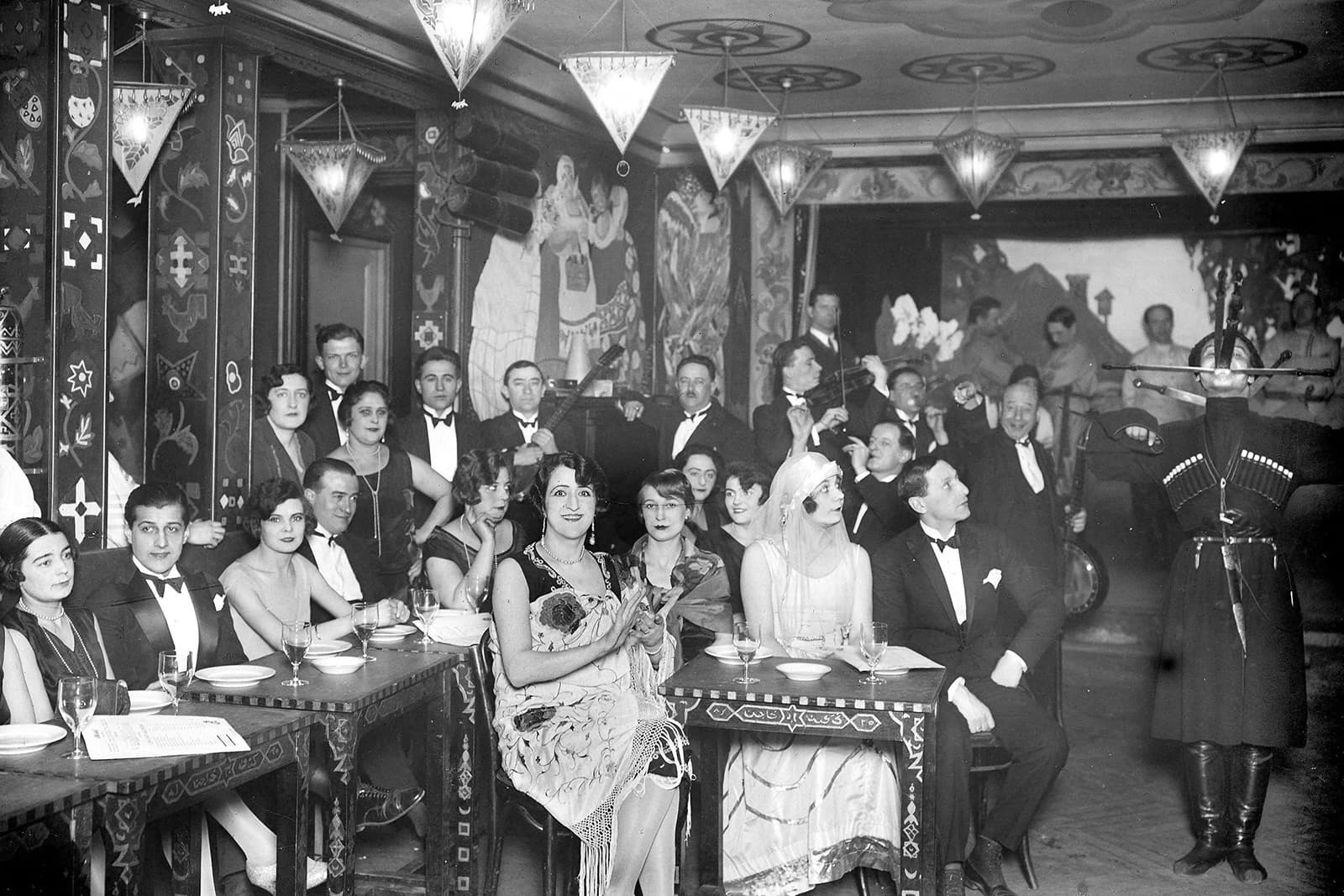  Cabaret Russe