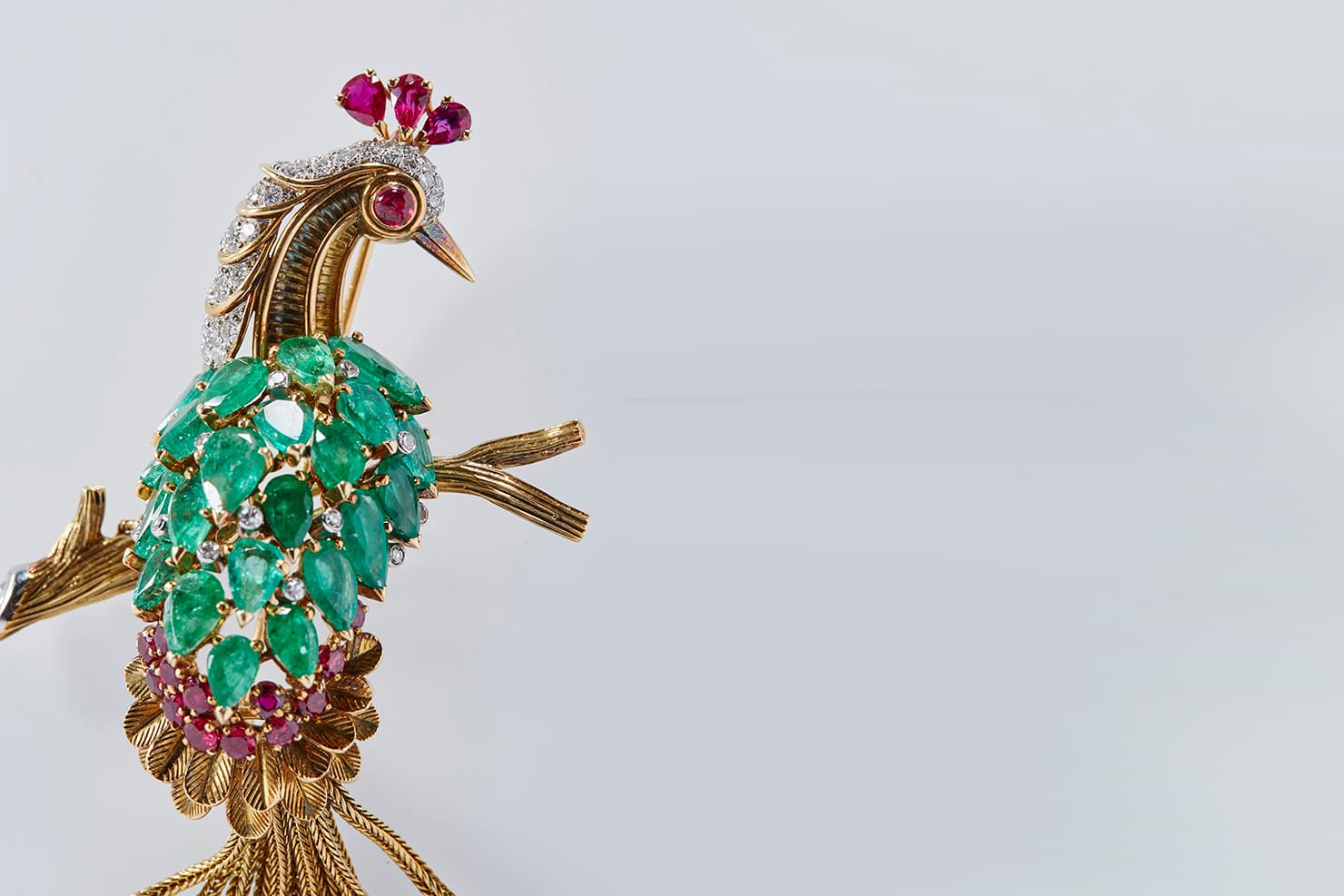 Alexandre Marchak brooch with diamonds, emeralds and rubies in yellow gold and platinum