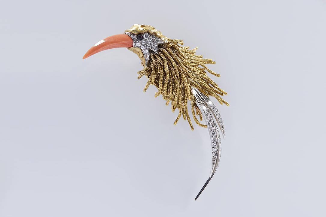  Pierre Sterlé toucan brooch with coral and diamonds in yellow gold and platinum