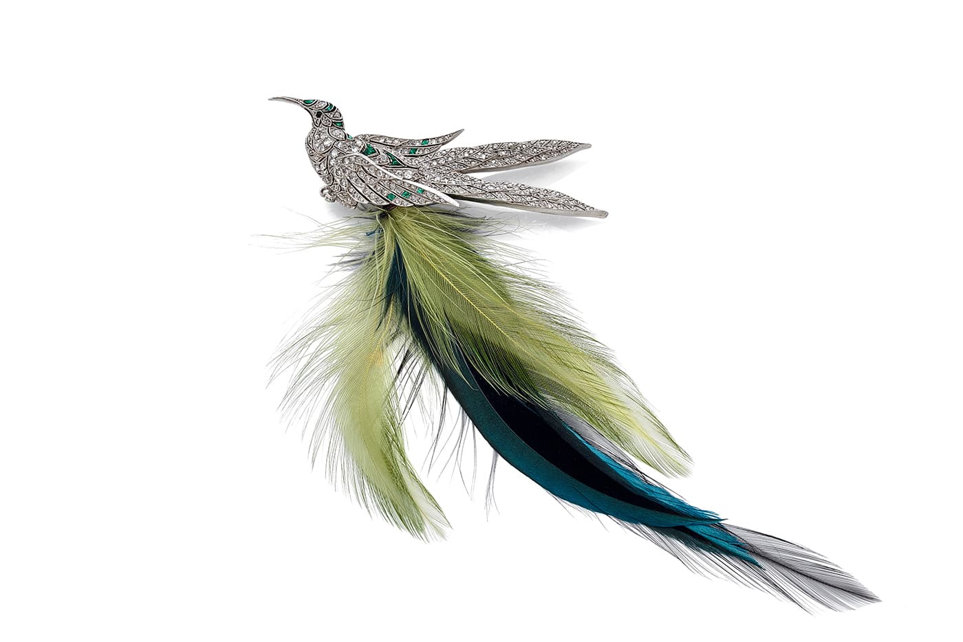 Brooch with diamonds, emeralds, onyx and feathers in platinum