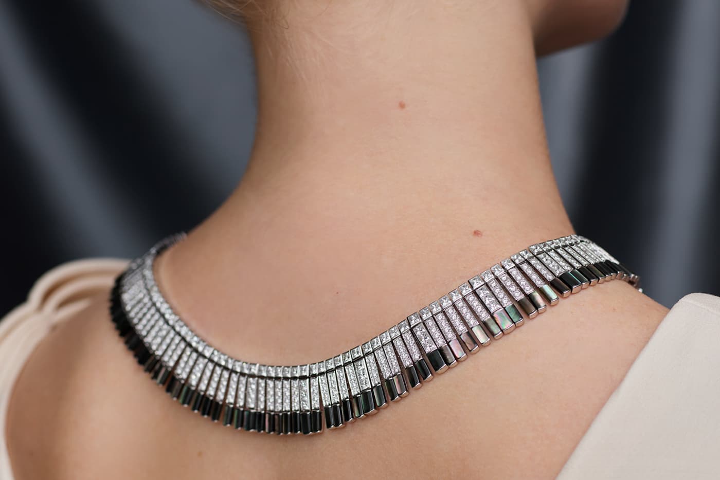  De Beers 'Chapman's Zebra' necklace with diamonds and grey mother of pearl in white gold