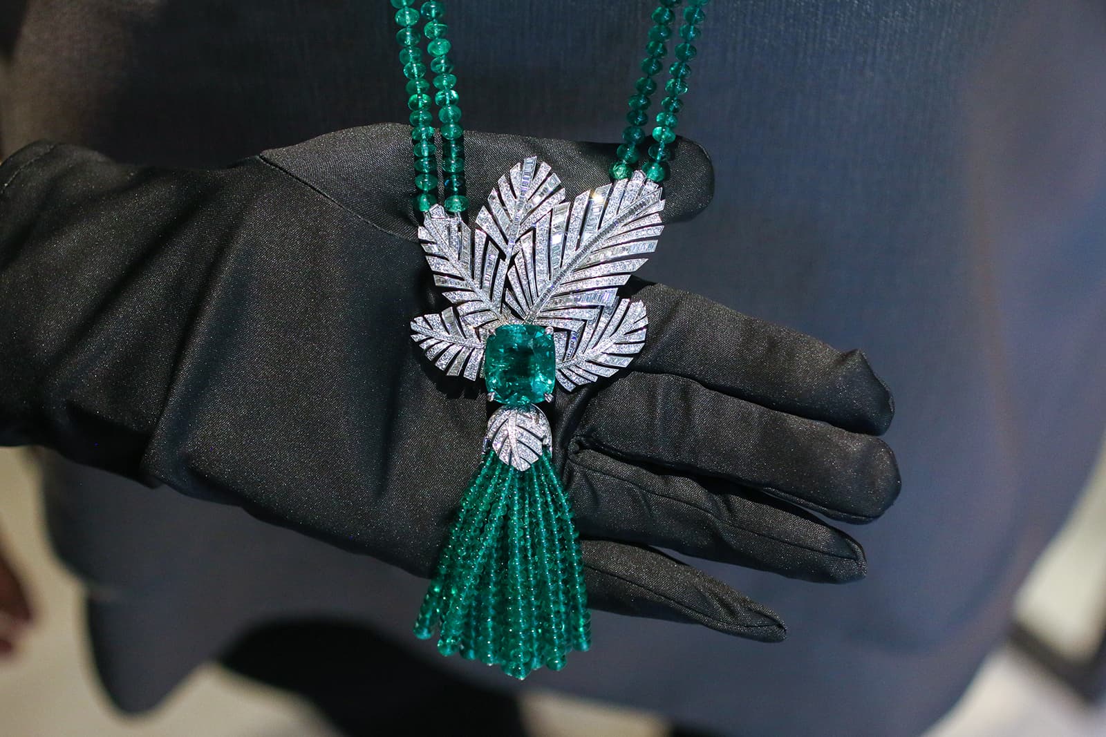 Piaget 'Golden Oasis' collection ‘Secret Oasis’ sautoir with 26ct Colombian emerald, accenting emeralds and diamonds in white gold