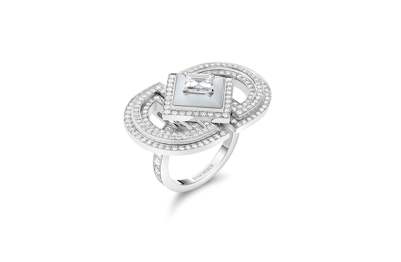 Boucheron 'Arcades' ring with 0.77 cts diamond and mother-of-pearl set in white gold