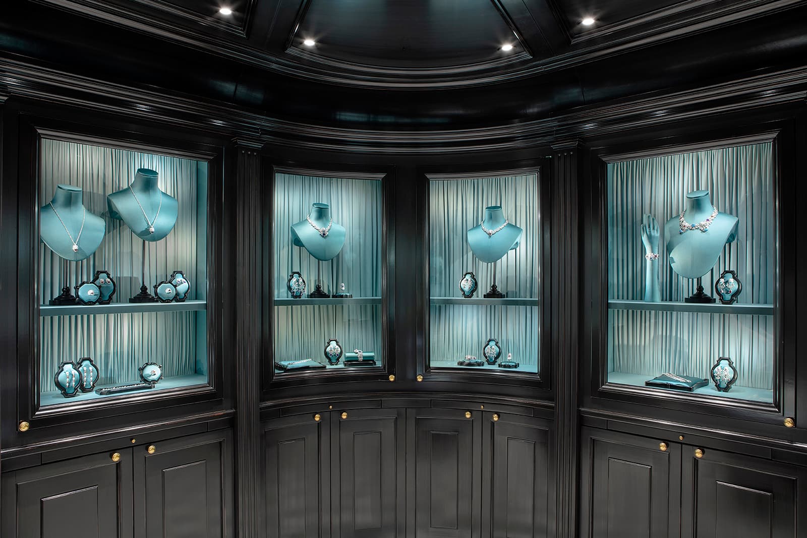  Gucci high jewellery boutique at 16 Place Vendôme, Paris