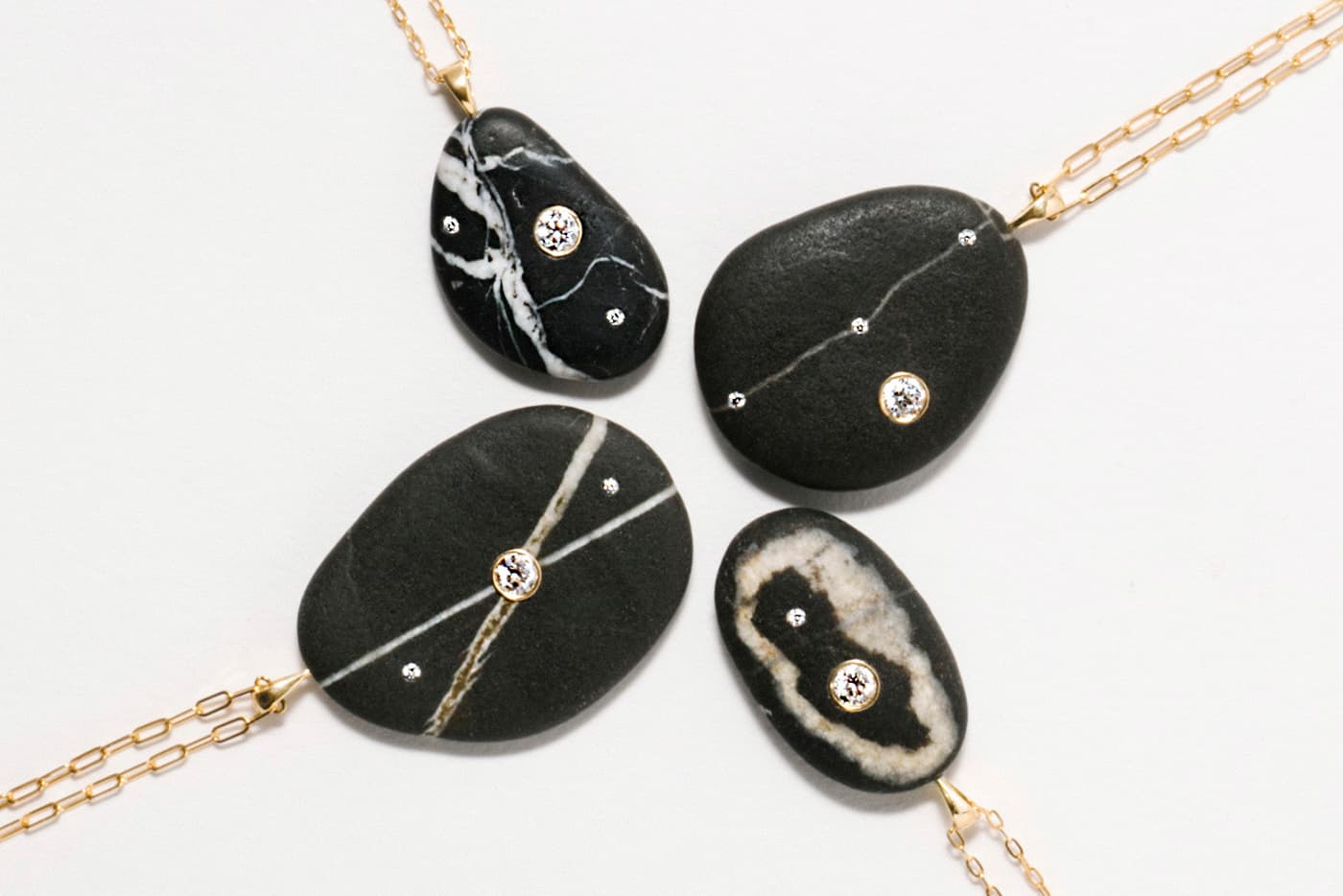  CVC Stones pendants with diamonds in yellow gold