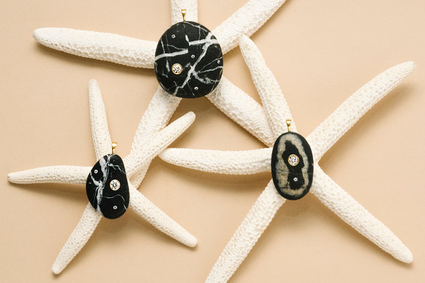 CVC Stones pendants with diamonds in yellow gold