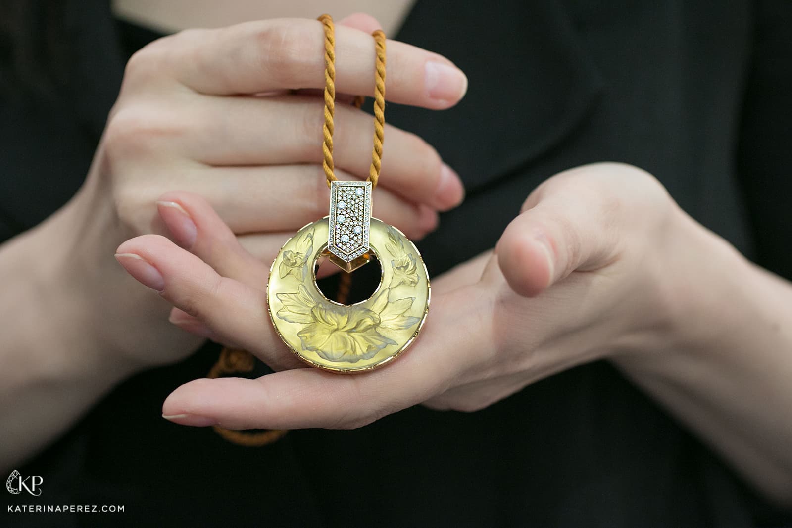  MiLiO 'Eternal Beauty' necklace with 91.05 cts carved citrine, yellow and colourless diamonds
