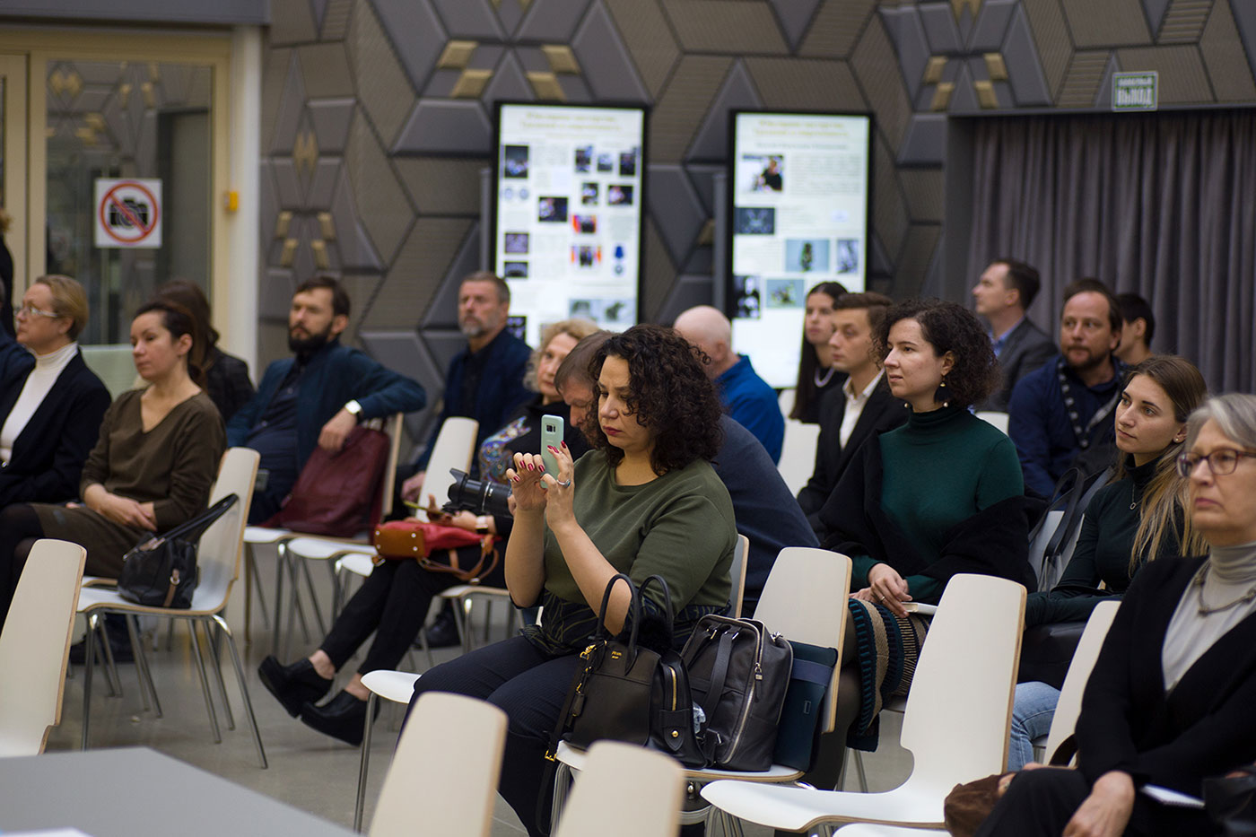 'Popularisation of jewellery via online platforms' talk by Katerina Perez