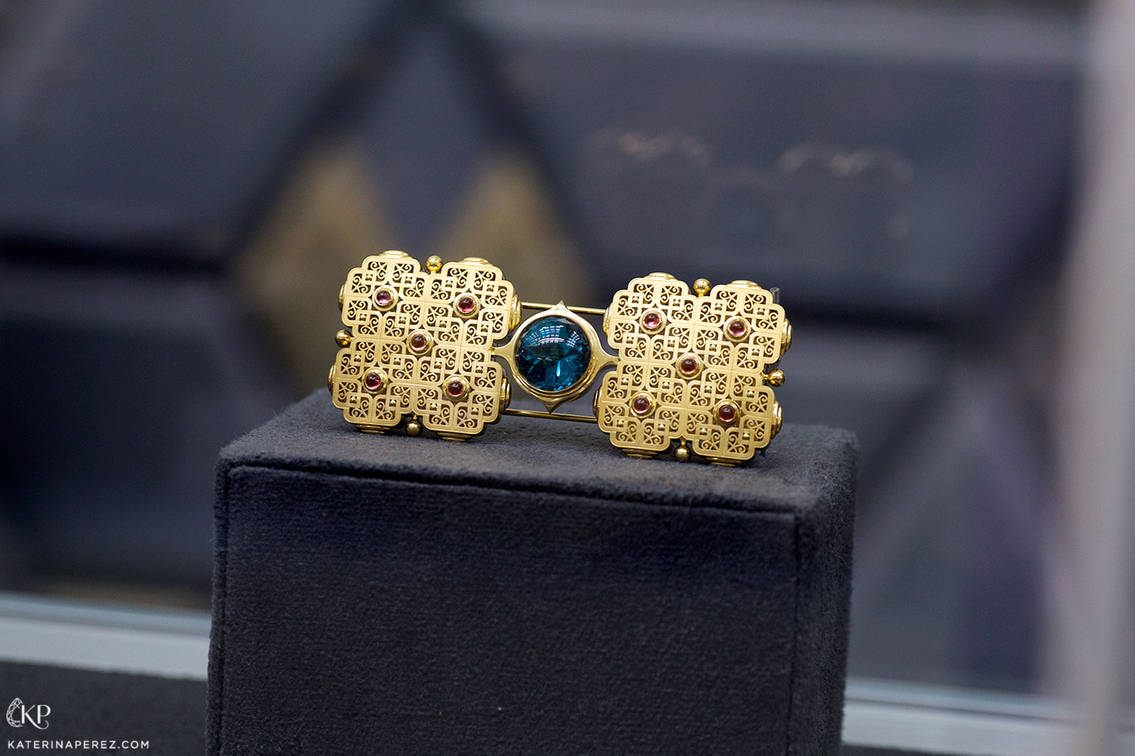  Edward Nikitin, 'An Evening in Byzantium' brooch in gold with rhodolite garnets and London blue topaz