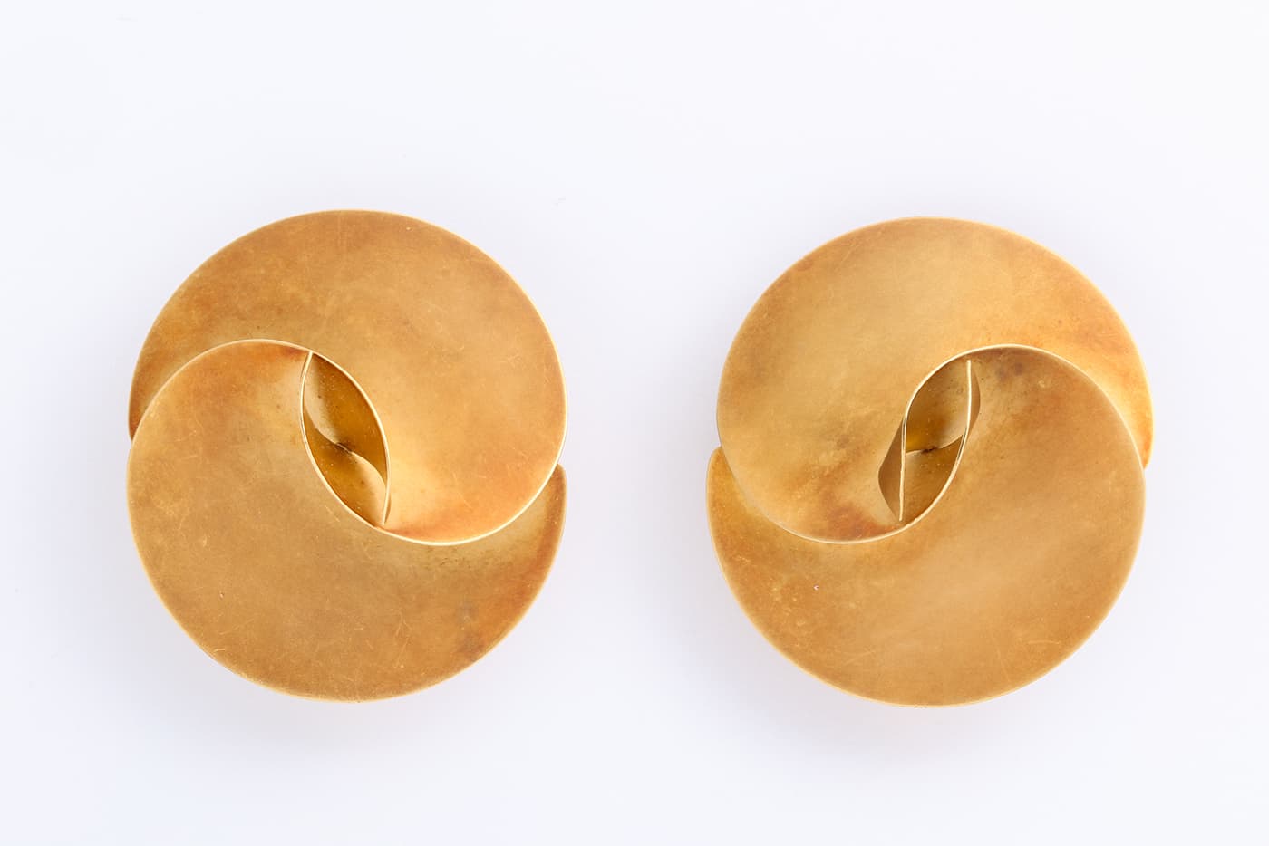 Ear clips in yellow gold offered by A La Vieille Russie