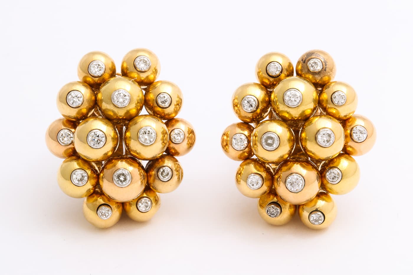  Cartier earrings with diamonds in yellow gold offered by A La Vieille Russie