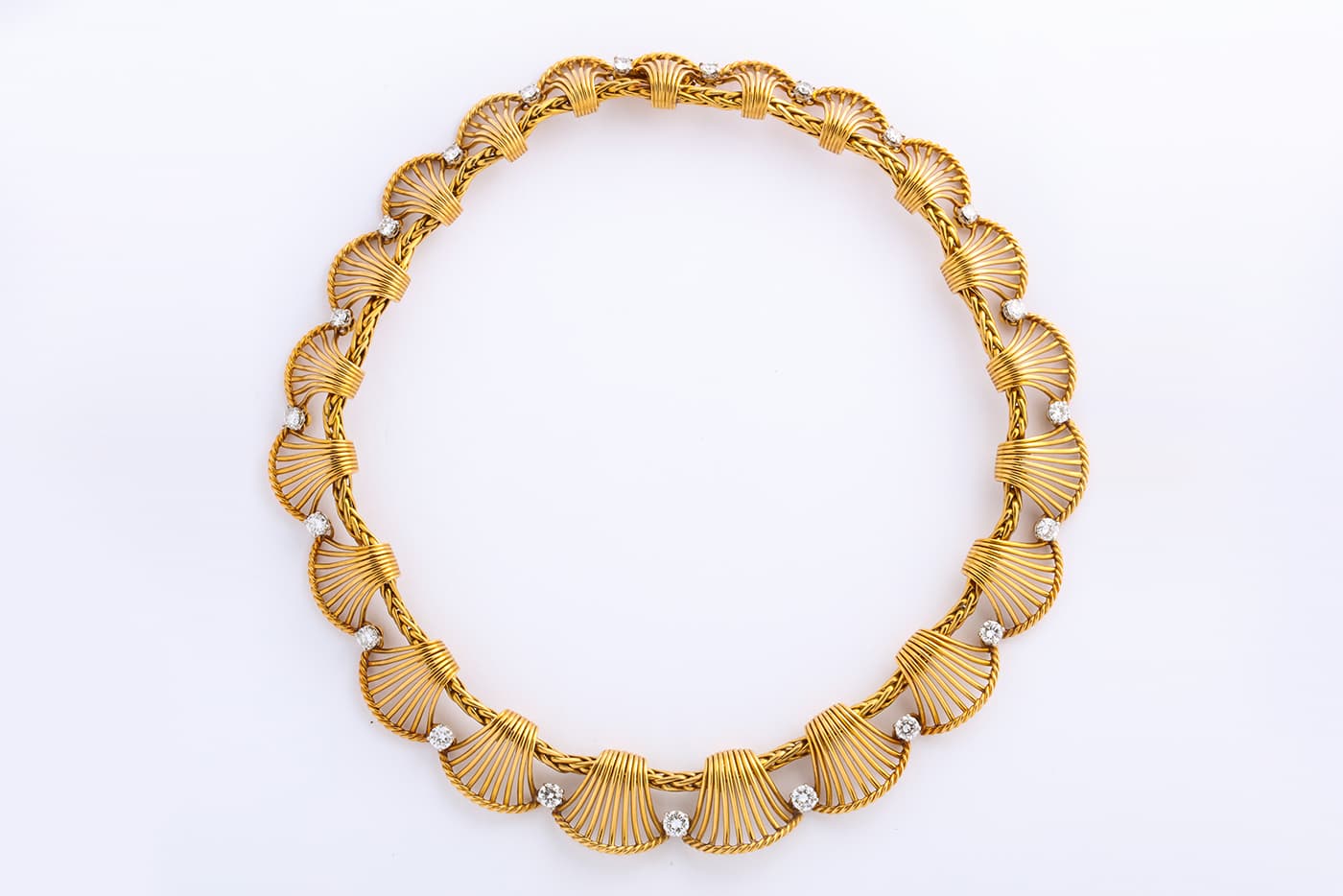 Cartier scallop necklace with diamonds in yellow gold offered by A La Vieille Russie