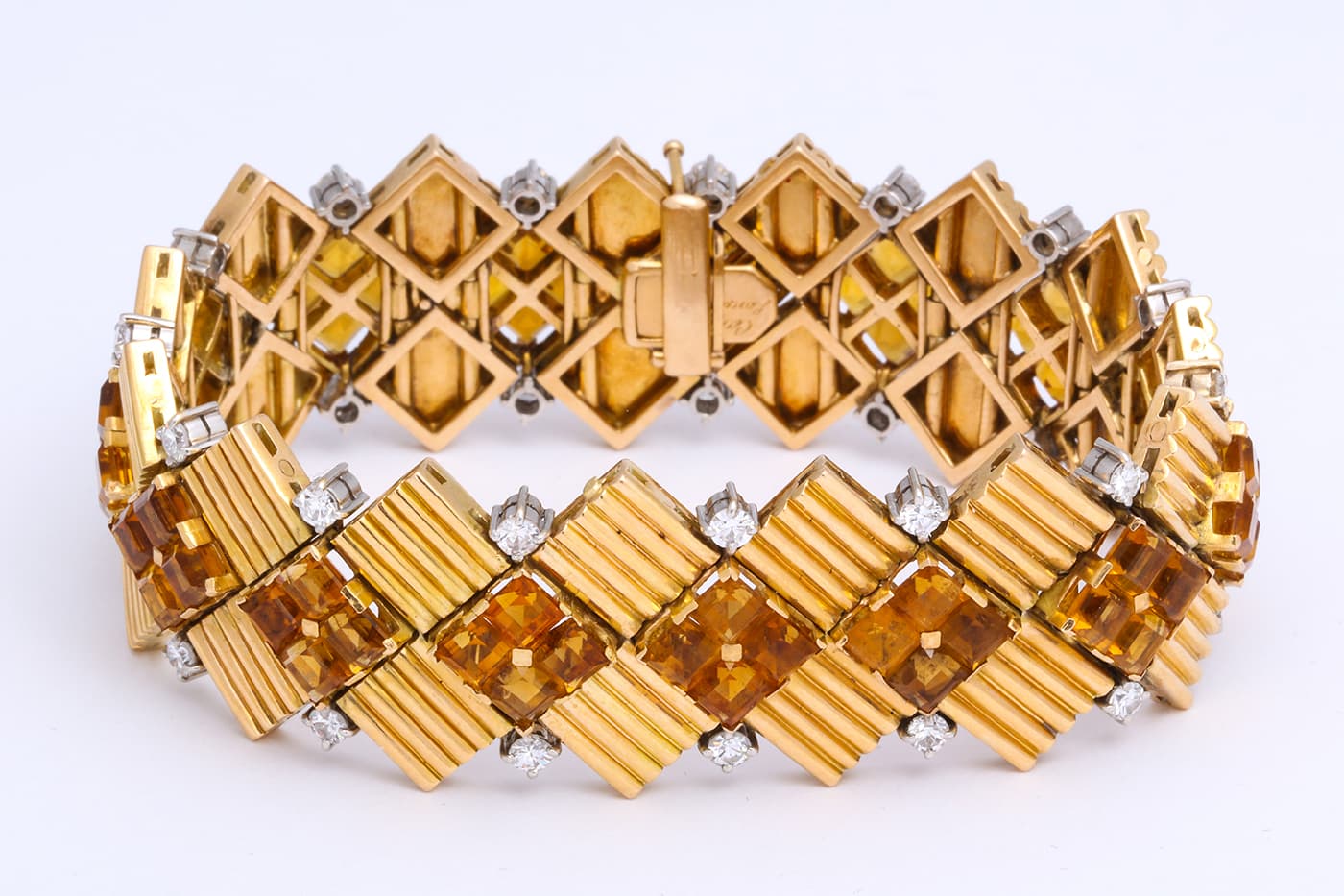  Cartier bracelet with citrine in yellow gold offered by A La Vieille Russie