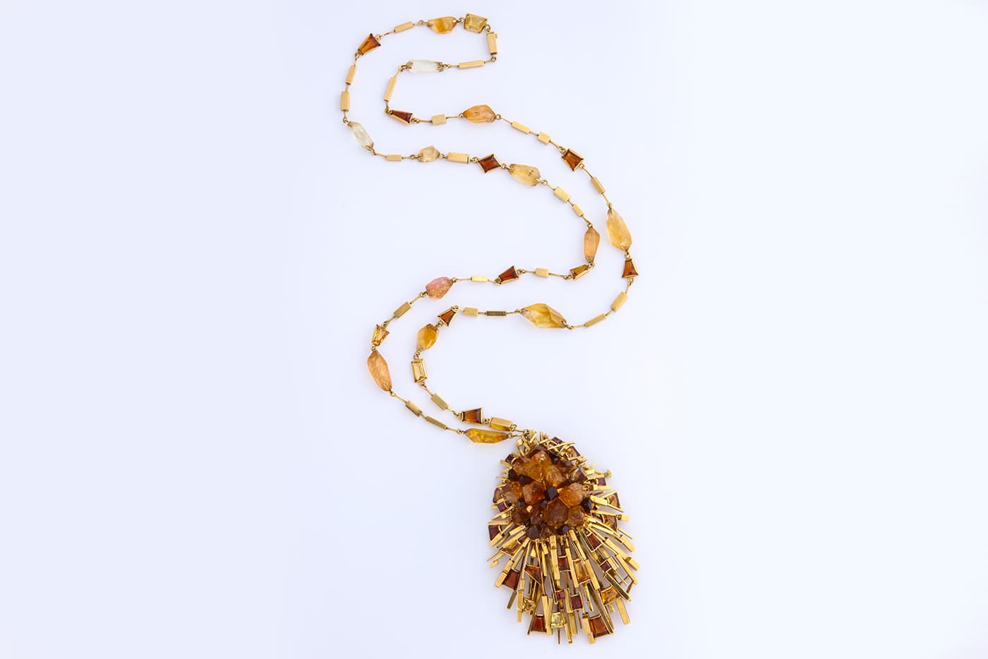  David Thomas pendant with rough citrine in yellow gold offered by A La Vieille Russie
