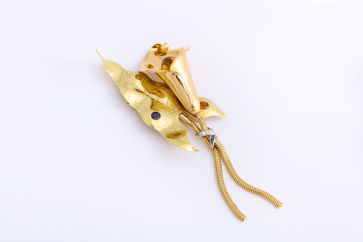  Cartier flower brooch with citrine and diamonds in yellow gold offered by A La Vieille Russie