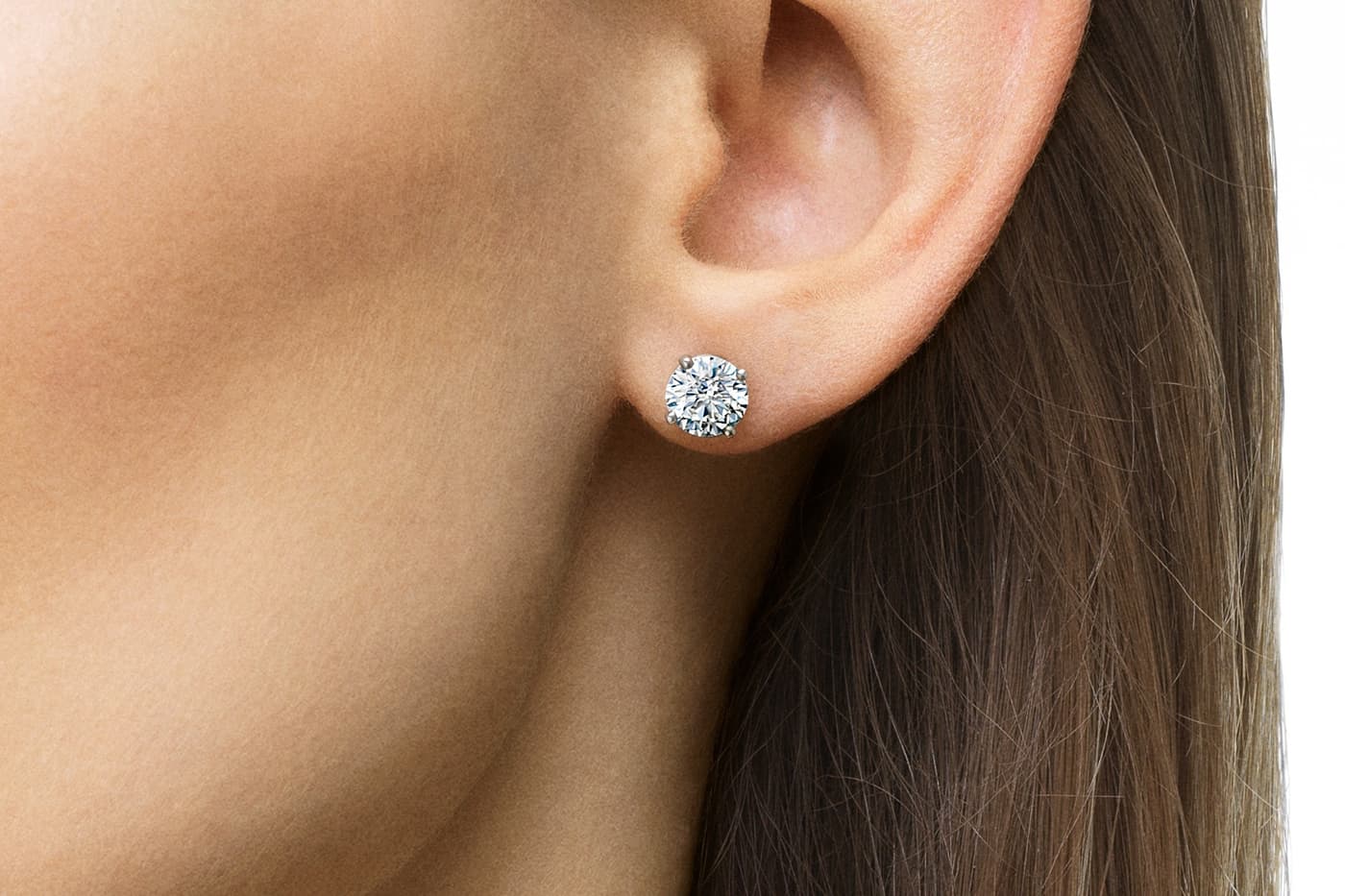 DB Classic round brilliant diamond studs