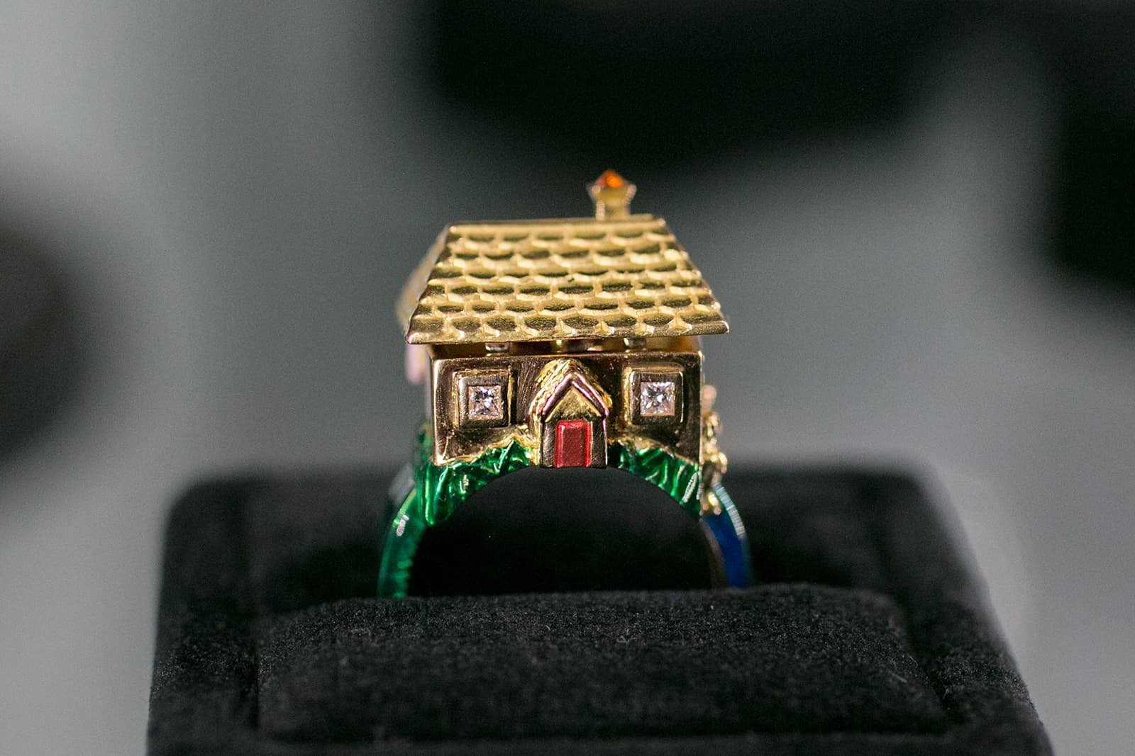 Solange Azagury-Partridge 'Home' ring with diamonds, ruby and lacquer  in yellow gold