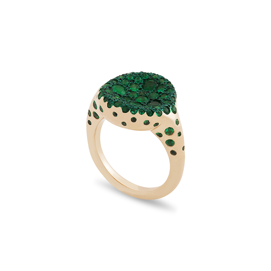  Solange Azagury-Partridge 'Mardi' ring with pavé set emeralds and ceramic plate in yellow gold