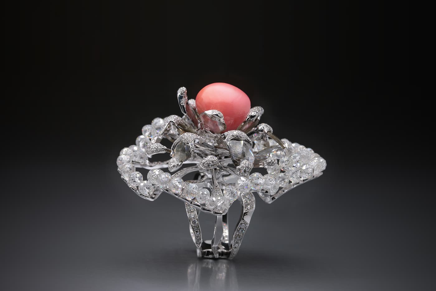  Karen Suen ring with conch pearl and diamonds in white gold