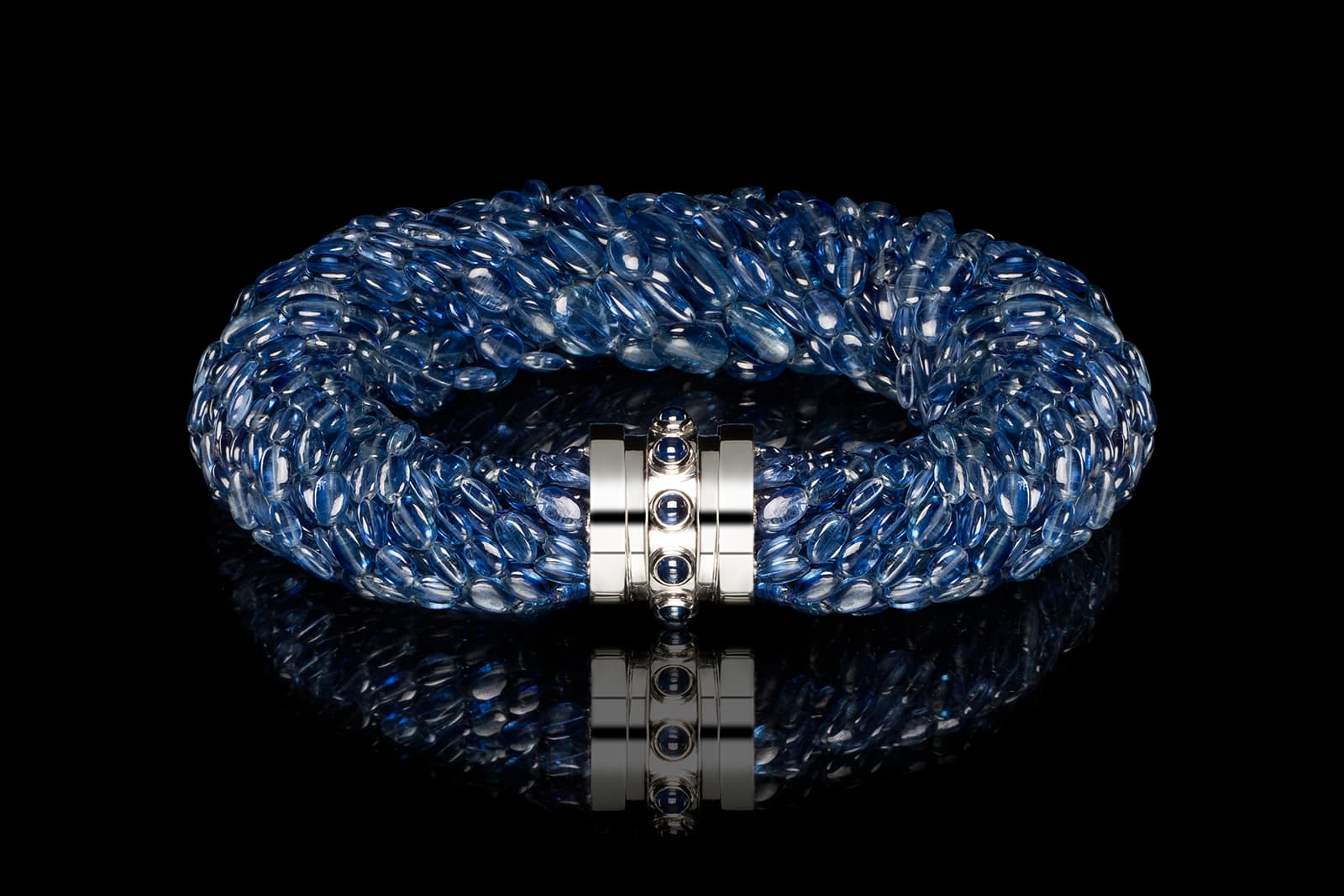 Peggy Guinness necklace with kyanite in white gold