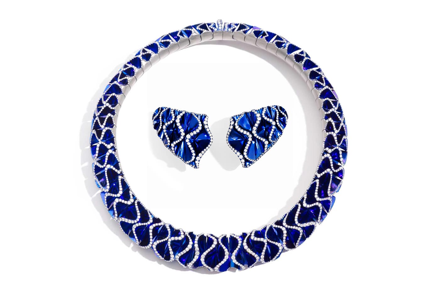 Vhernier 'Blue Velvet' suite with diamonds in titanium 