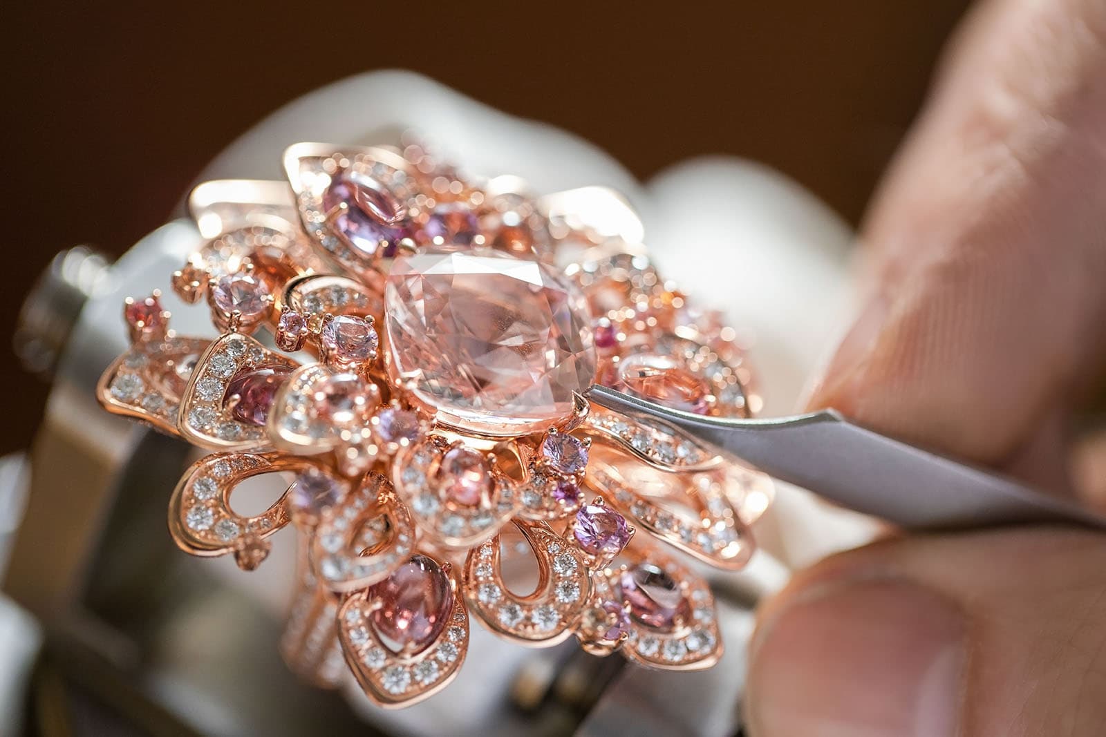 Gübelin 'Rising Lotus' ring with 14.25 carats padparadscha sapphire from Sri Lanka, fancy colour sapphires and diamonds set in 18K red gold