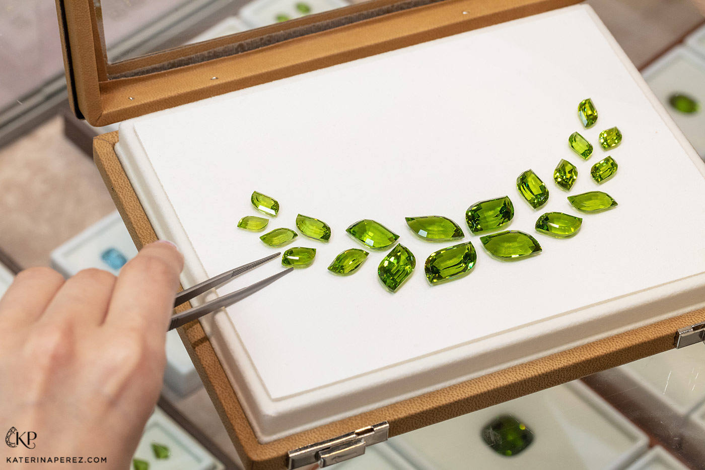 Nomad's Gems AGTA award winning 163 cts peridot Layout