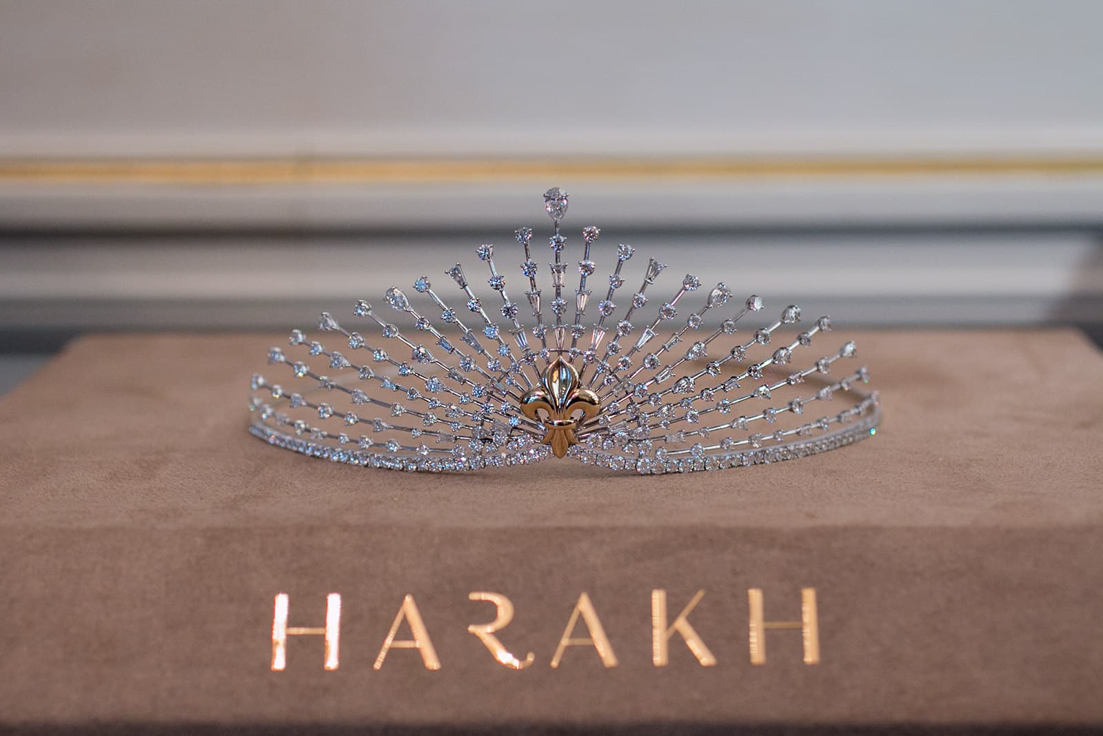 HARAKH diamond tiara set in 18K gold