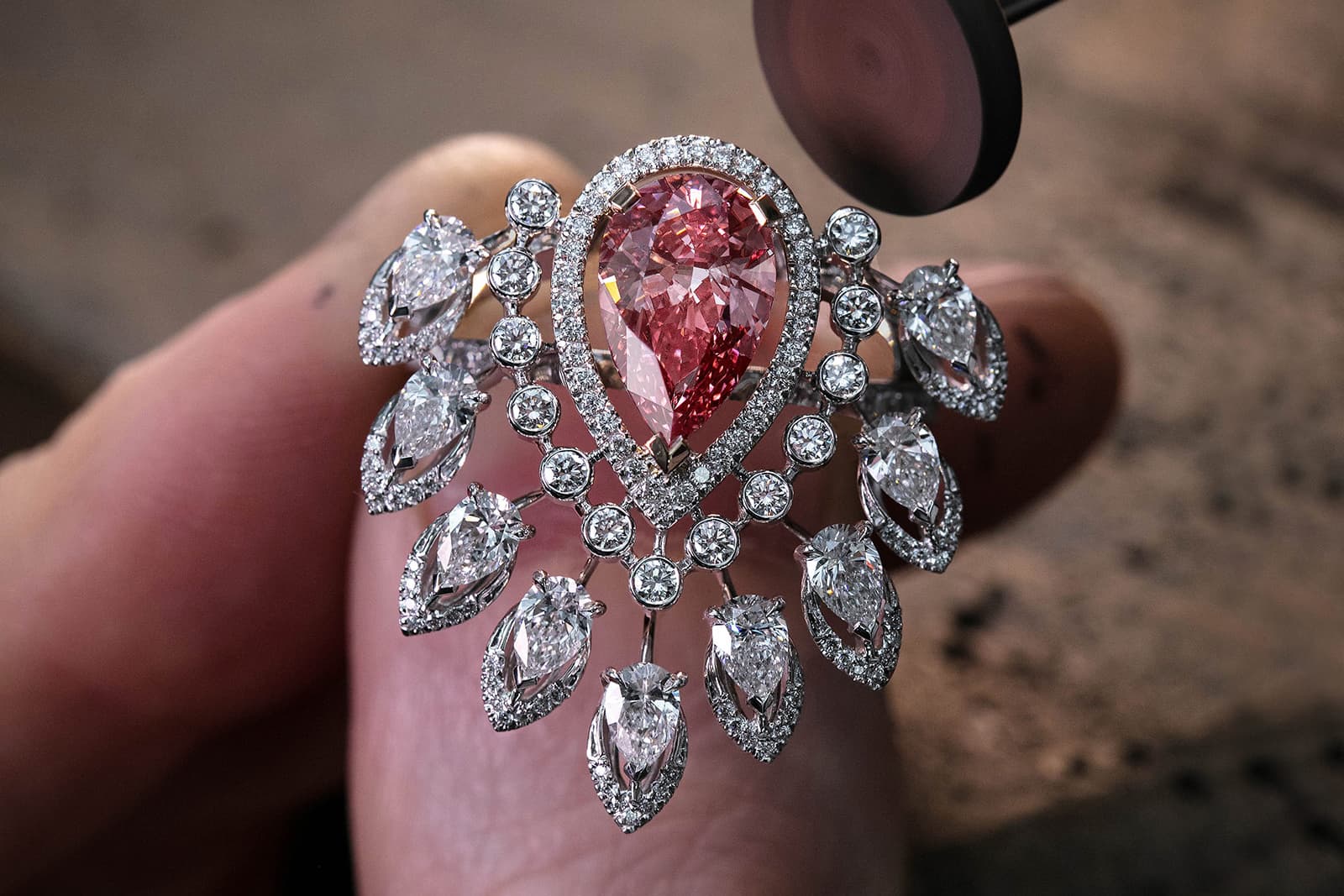 Messika 'Private collection' ring with a pear-shaped pink diamond and colourless diamonds