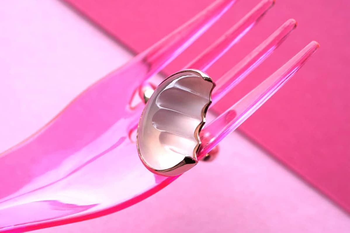  Isla Gilham ‘Bitten’ ringin rose quartz