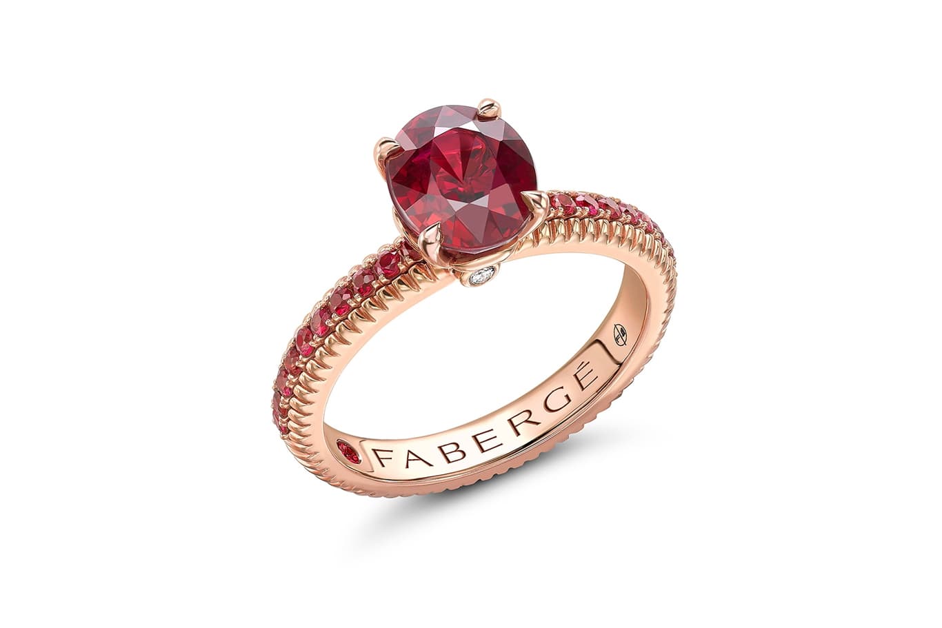 Fabergé Fluted ring in rose gold with a Mozambique ruby