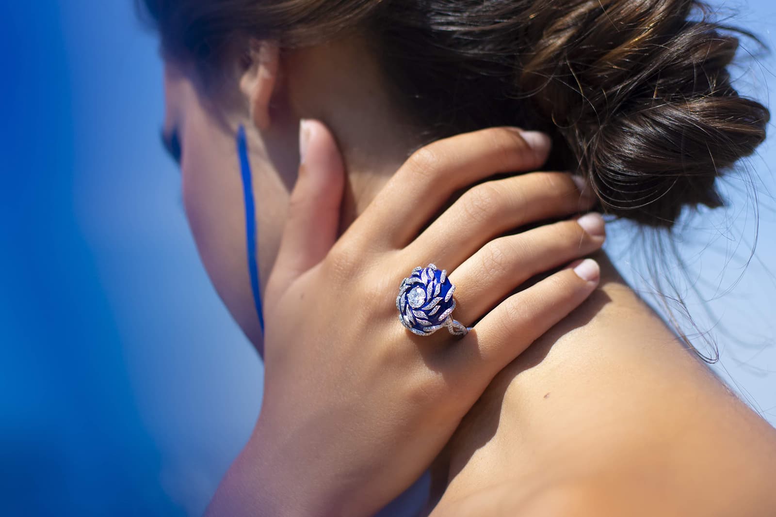  Mellerio Dits Meller ‘Ondine' bombe ring from the 'Le Ciottoli’ collection with diamonds and lapis lazuli 