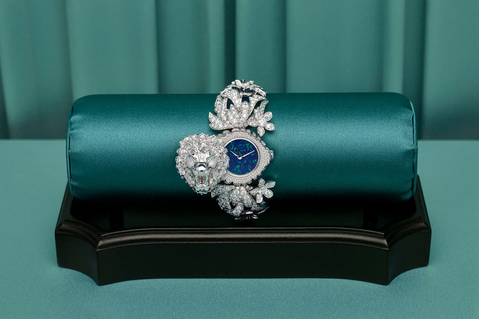  Gucci 'Hortus Deliciarum' collection 'Animal Kingdom' secret watch with black opal dial and diamonds in white gold