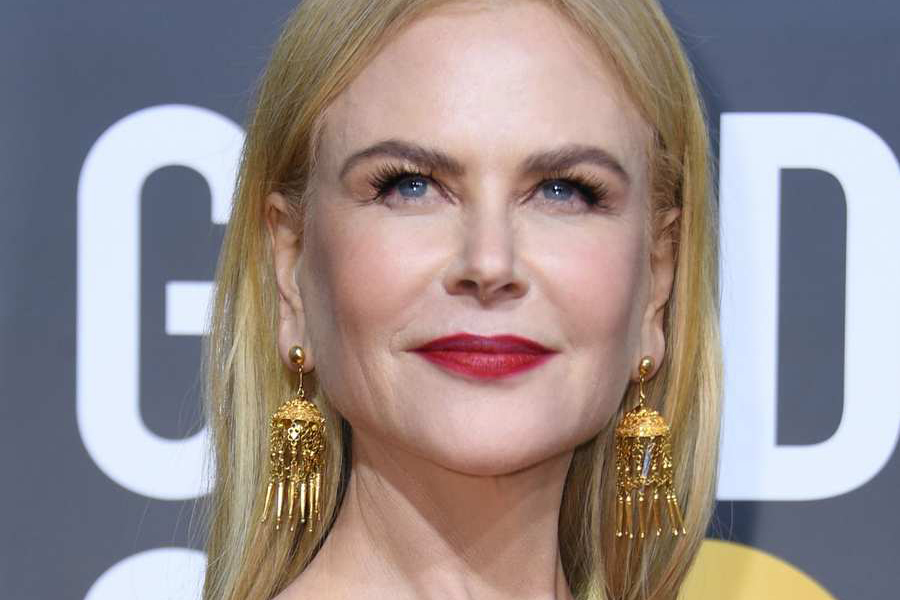  Nicole Kidman wearing Hanut Singh for Fred Leighton earrings in gold