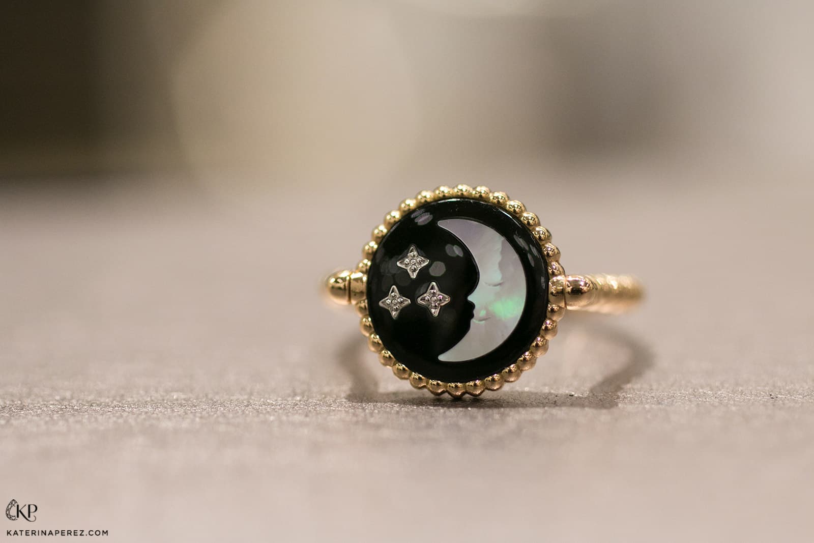  Dior ‘Rose Céleste’ collection ring with mother of pearl and onyx in yellow gold